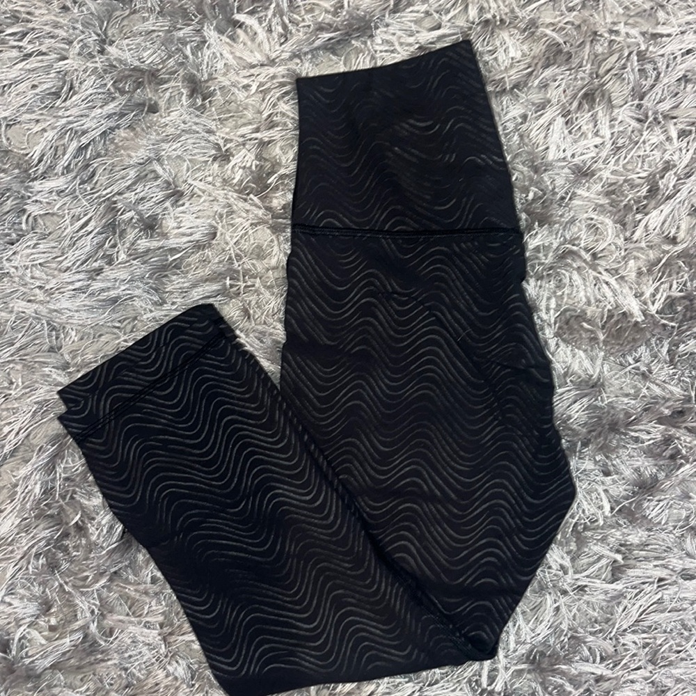 Lululemon leggings with design / capris